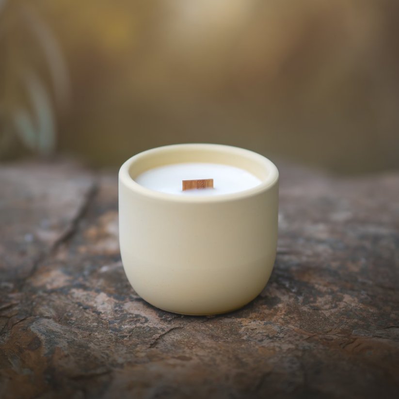 Sójová svíčka v betonu DOKONALÝ RELAX / Citronová tráva x zázvor 220g - Barva: Bílá