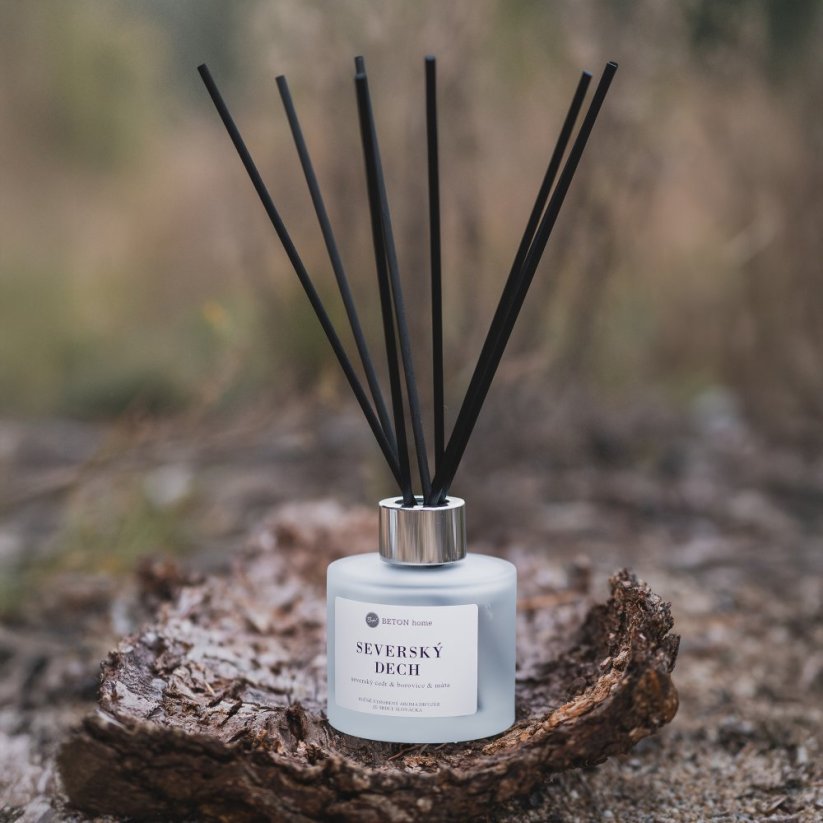Aroma difuzér SEVERSKÝ DECH / Severský cedr, borovice a máta 100 ml - Barva tyčinek: 8 ks černých