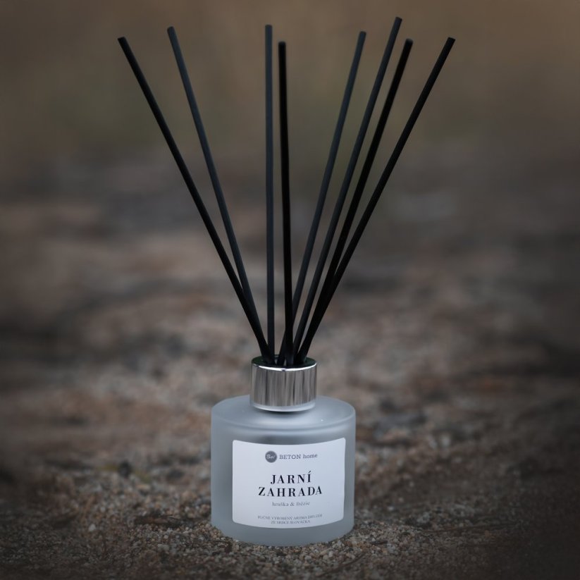 Aroma difuzér JARNÍ ZAHRADA / Hruška a frézie 100 ml - Barva tyčinek: 4 ks bílých + 4 ks černých