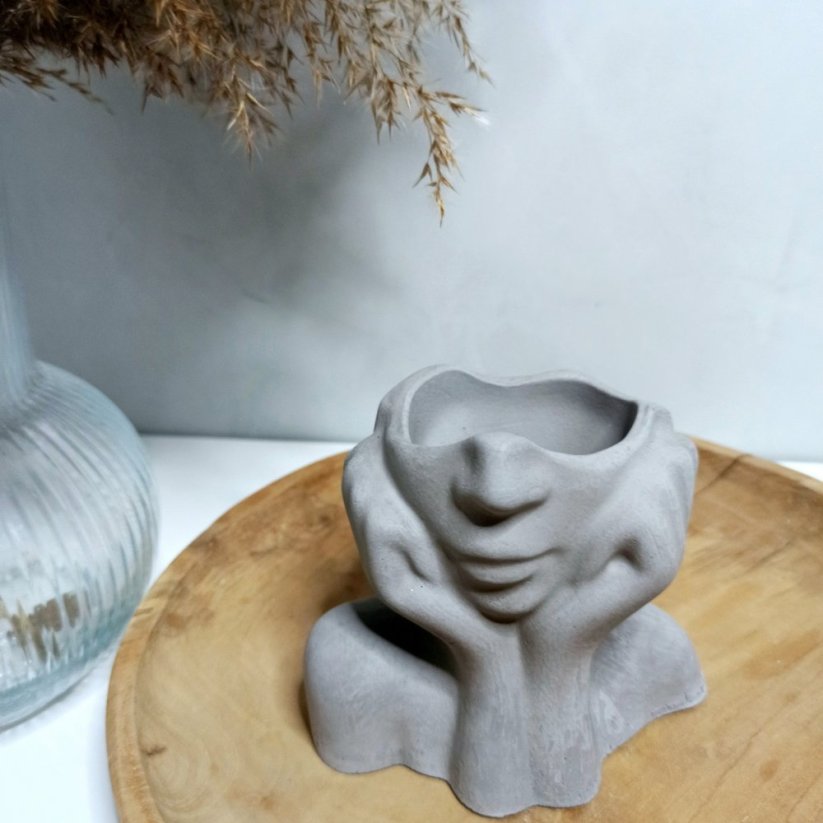 Dekorativní váza zasněná dívka BETON home - Barva: Béžová