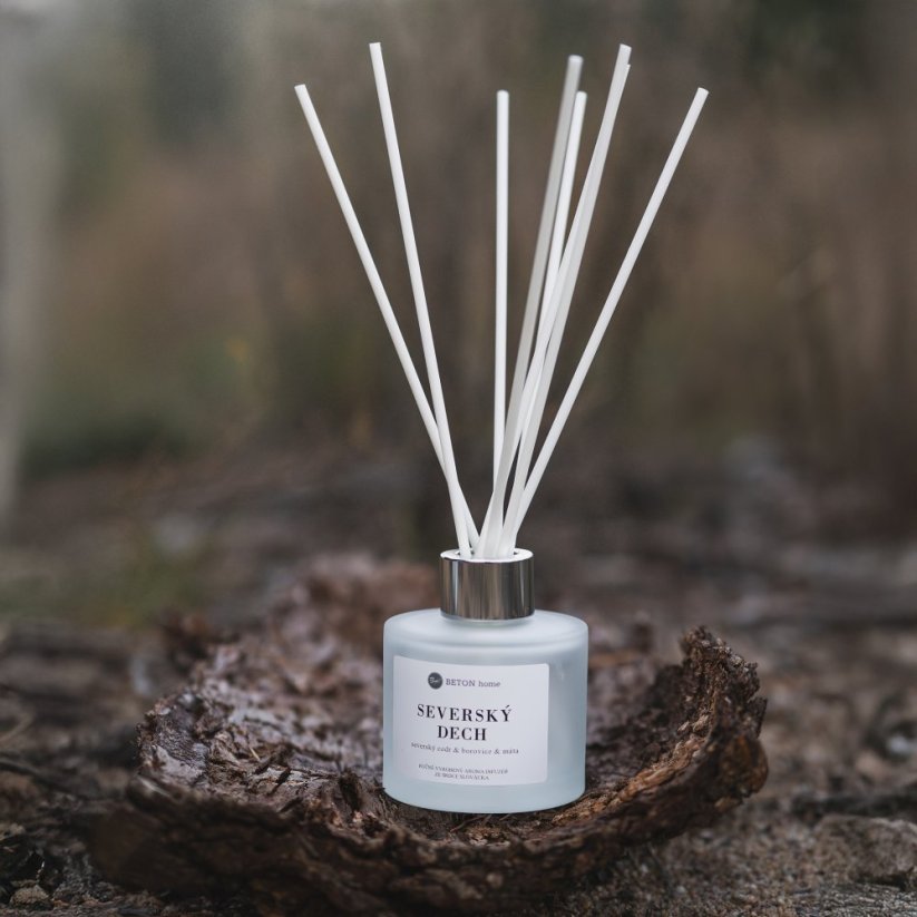 Aroma difuzér SEVERSKÝ DECH / Severský cedr, borovice a máta 100 ml - Barva tyčinek: 8 ks černých