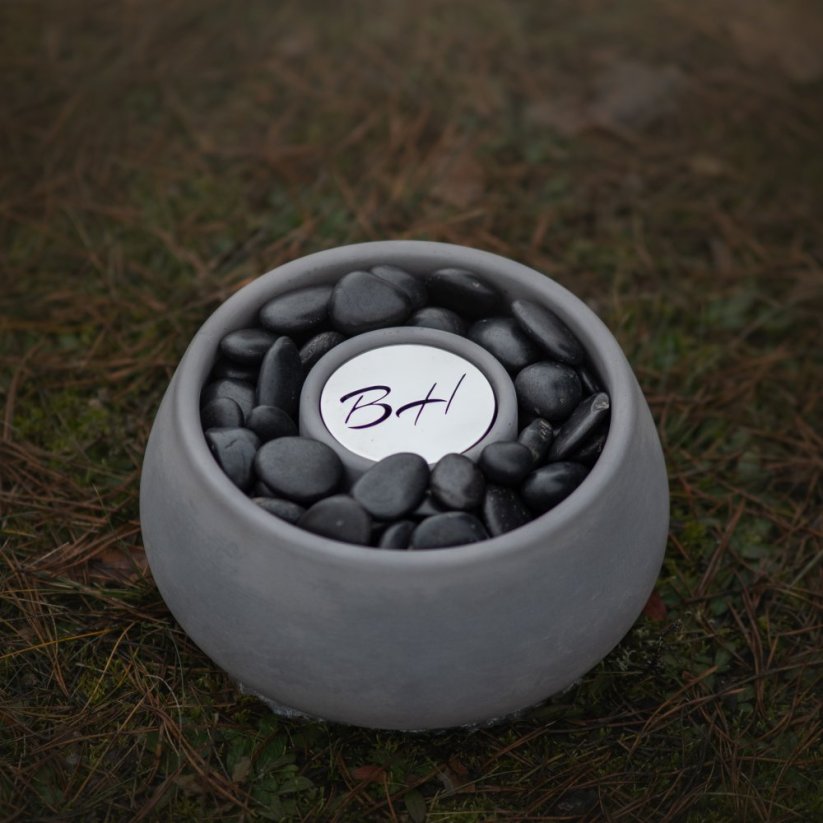 Stolní biokrb s černými oblázky BETON home