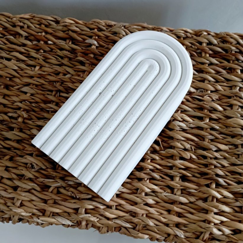 Betonová duha malá / vroubkovaný podnos / zarážka na knihy BETON home