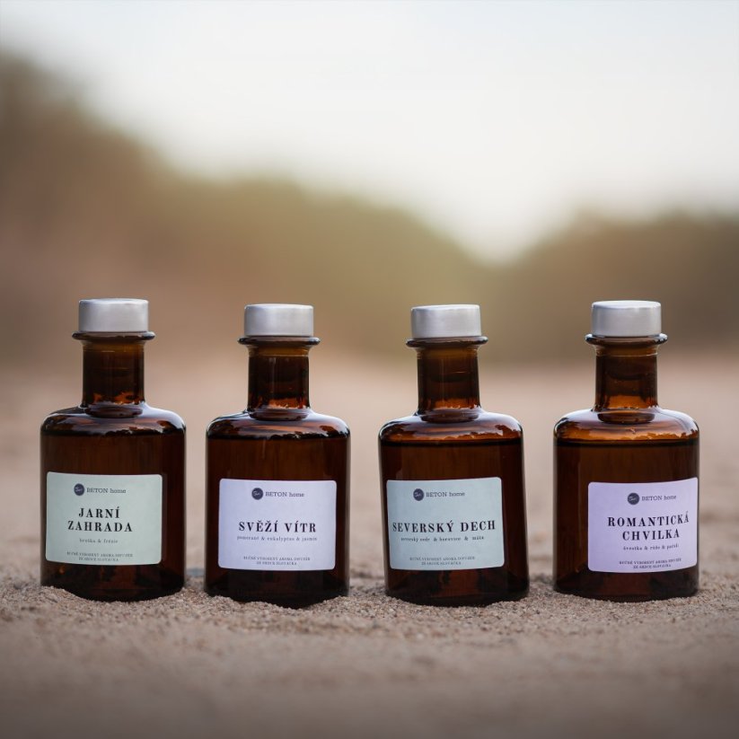 Aroma difuzér ROMANTICKÁ CHVILKA / Damson švestka, růže a pačuli 200 ml - Barva tyčinek: 8 ks černých