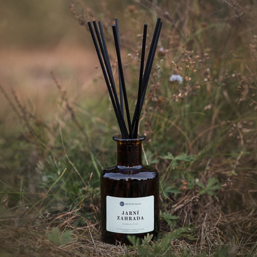 Aroma difuzér JARNÍ ZAHRADA / Hruška a frézie 200 ml - Barva tyčinek: 8 ks bílých