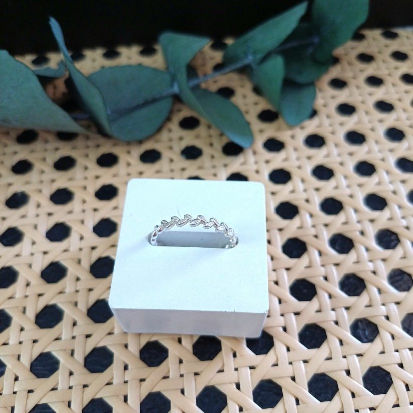 Betonový stojánek na prstýnky BETON home - Tvar: Kruh bílý 2 prsteny