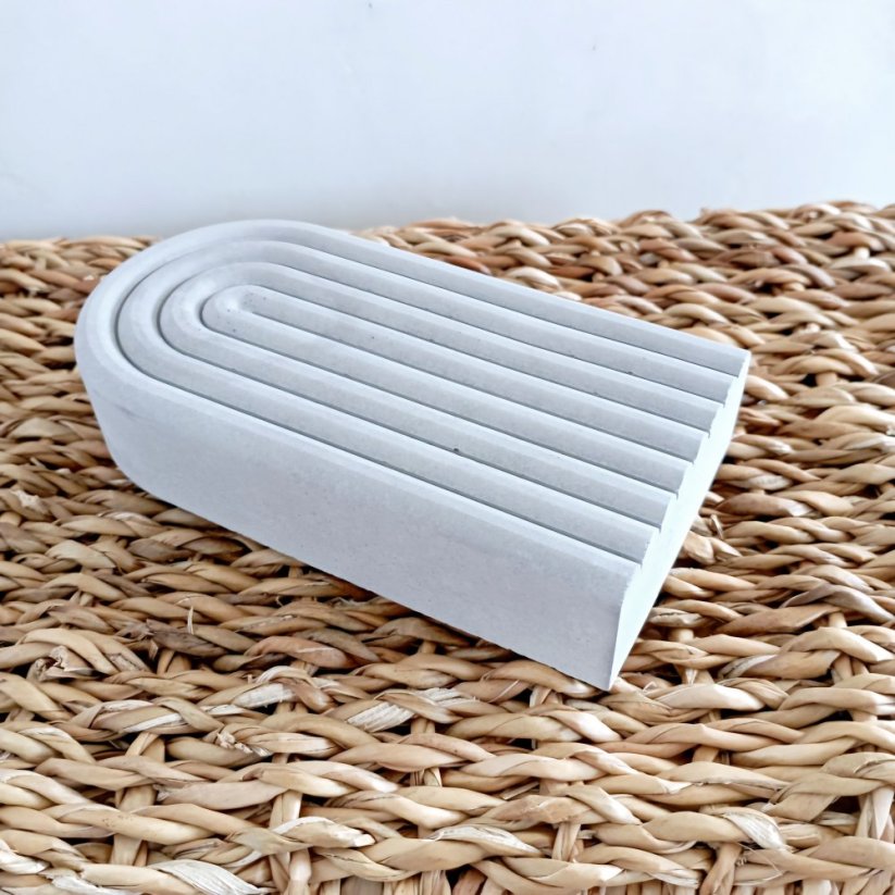 Betonová duha malá / vroubkovaný podnos / zarážka na knihy BETON home