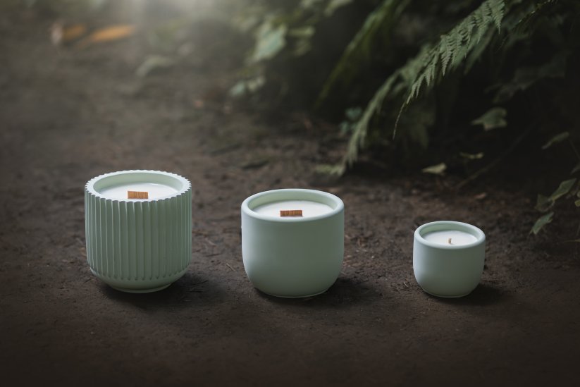 Sójová svíčka v betonu vroubek OVOCNÝ RÁJ / Rebarbora x jahoda 300g - Barva: Bílá