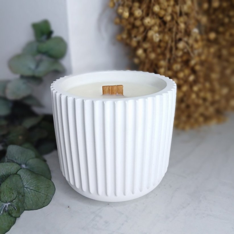 Sójová svíčka v betonu vroubek DOKONALÝ RELAX / Citronová tráva x zázvor 300g - Barva: Bílá