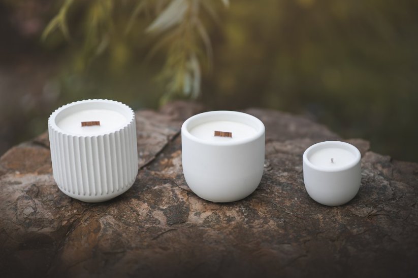 Sójová svíčka v betonu vroubek BEZ VŮNĚ 300g