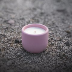 Sójová svíčka v betonu mini MALINOVÉ POKUŠENÍ / Malina a pepř 70g