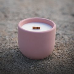 Sójová svíčka v betonu VÁNOČNÍ POHODA / Brusinky x pomeranč x skořice 220g