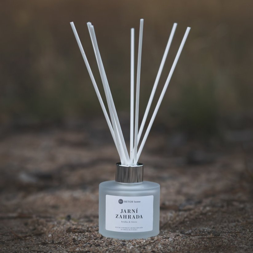 Aroma difuzér JARNÍ ZAHRADA / Hruška a frézie 100 ml - Barva tyčinek: 4 ks bílých + 4 ks černých
