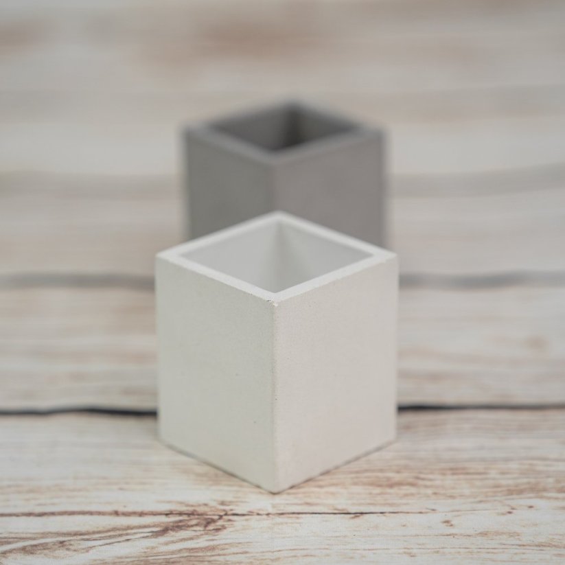 Betonový kelímek / mini květináč hranatý BETON home