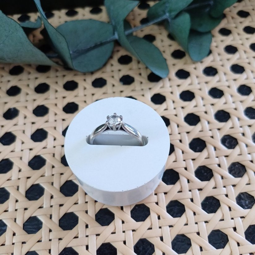 Betonový stojánek na prstýnky BETON home - Tvar: Kruh bílý 2 prsteny