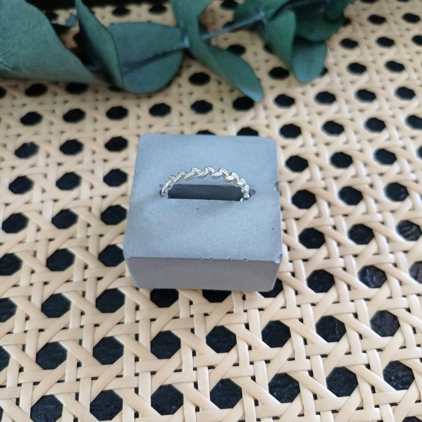 Betonový stojánek na prstýnky BETON home - Tvar: Kruh bílý 2 prsteny